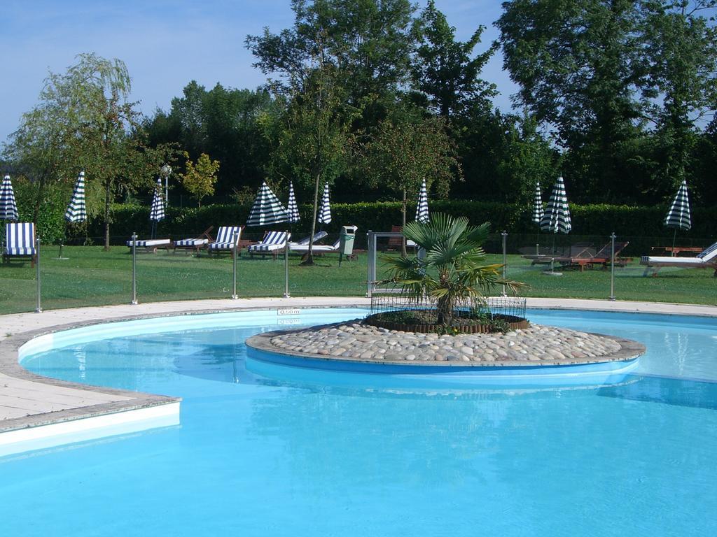 Logis Le Clos Deauville Saint Gatien Saint-Gatien-des-Bois Exterior foto