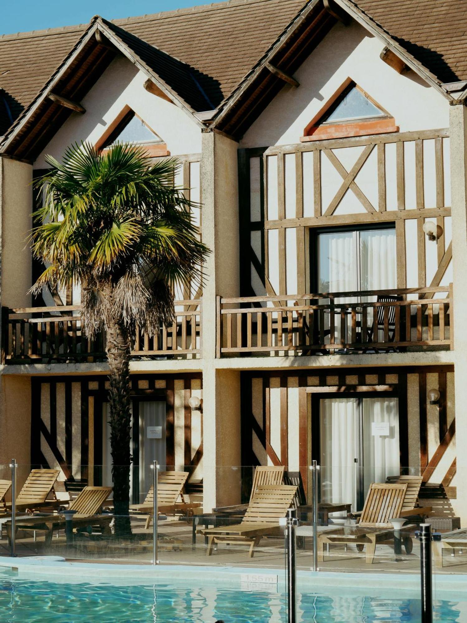 Logis Le Clos Deauville Saint Gatien Saint-Gatien-des-Bois Exterior foto